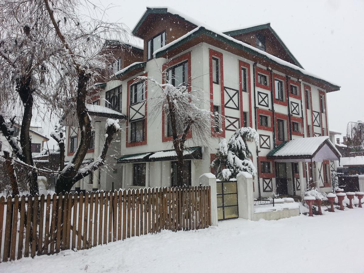 Royal Star Inn Srinagar  Exterior photo