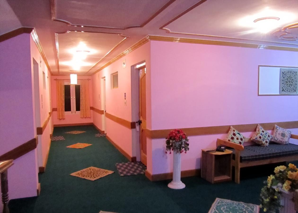 Royal Star Inn Srinagar  Exterior photo