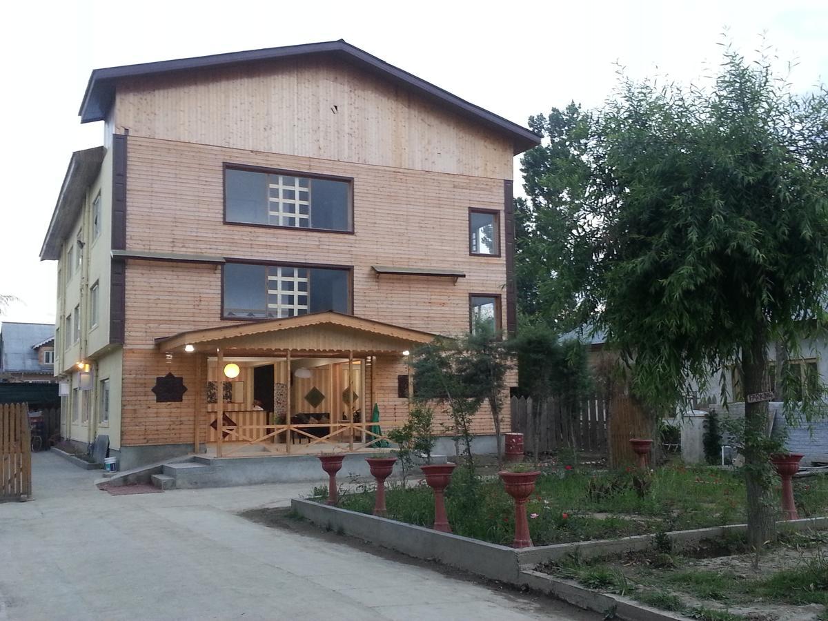 Royal Star Inn Srinagar  Exterior photo