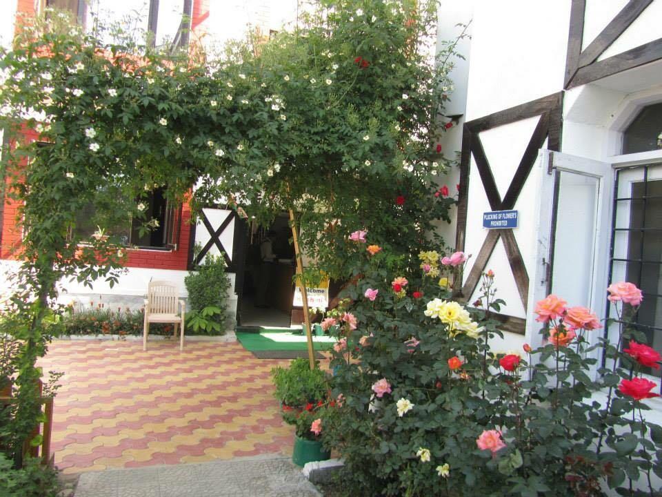 Royal Star Inn Srinagar  Exterior photo