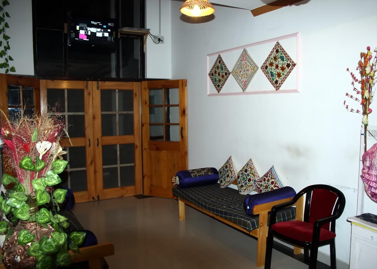 Royal Star Inn Srinagar  Exterior photo